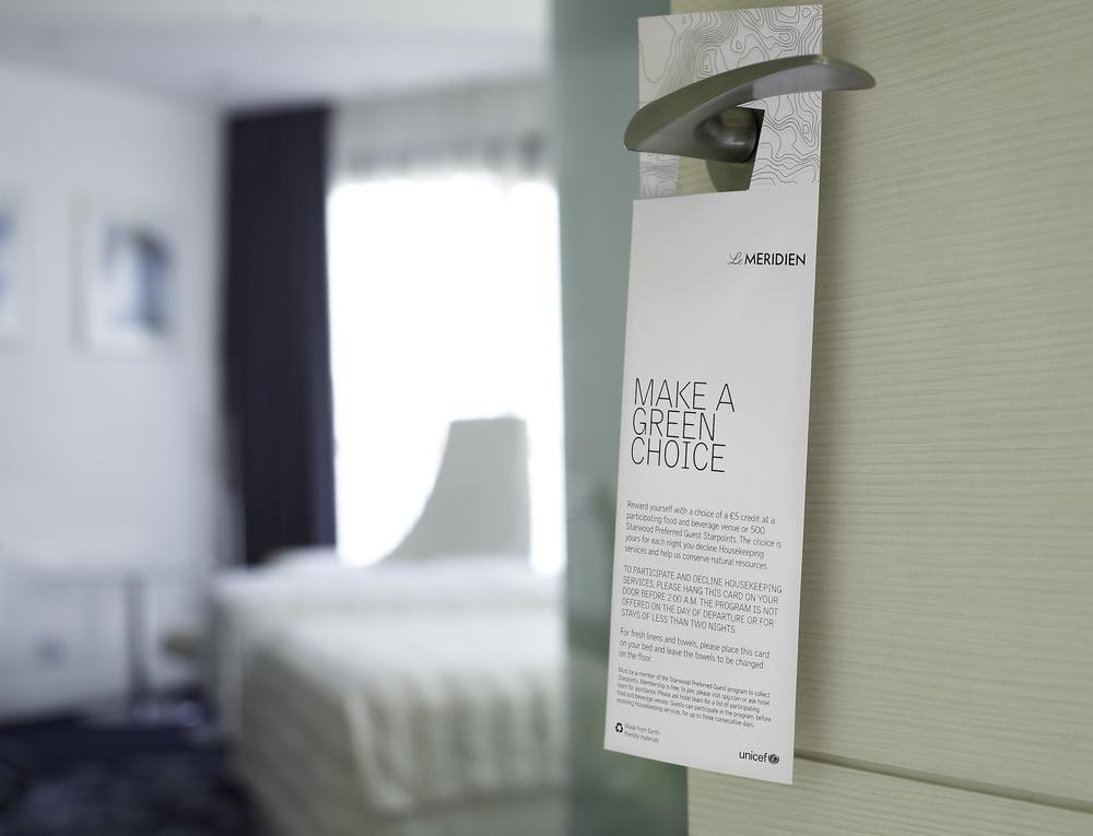 Le Meridien Khobar Bagian luar foto A door hanger