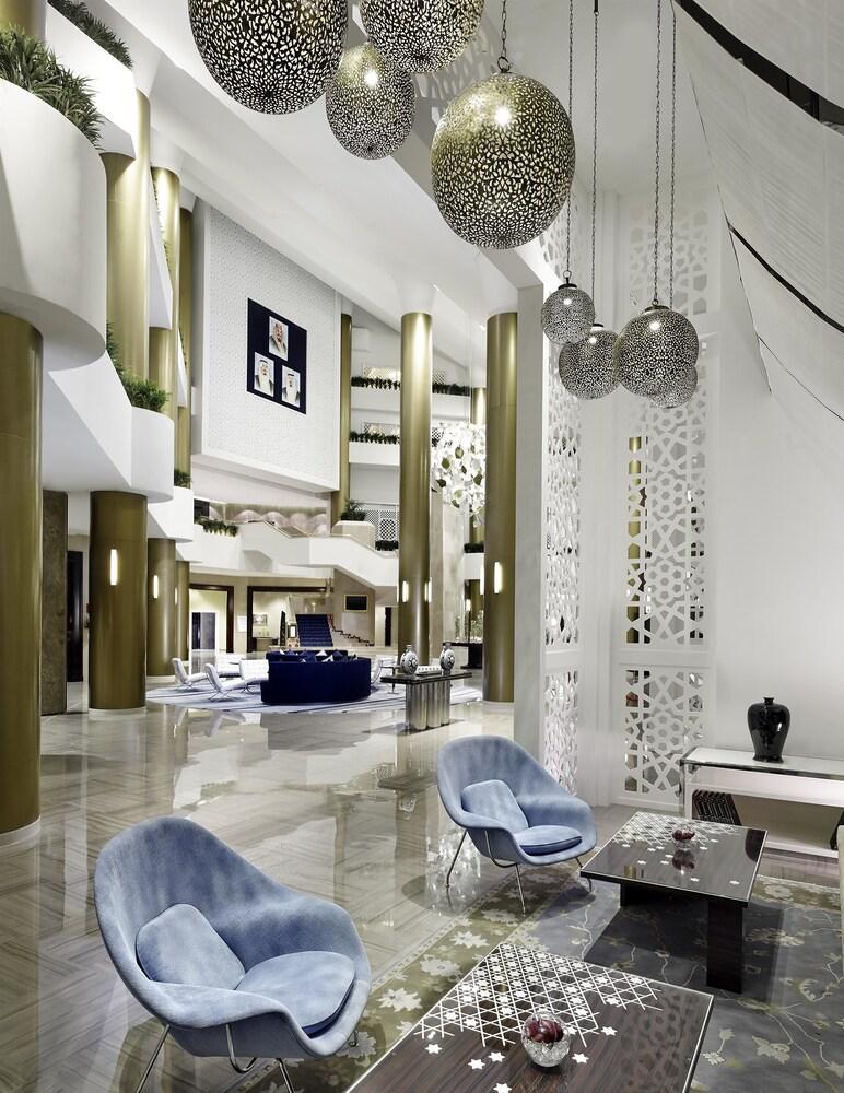 Le Meridien Khobar Bagian luar foto The lobby of the hotel