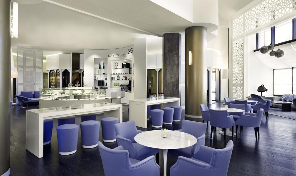 Le Meridien Khobar Bagian luar foto The lounge at the airport