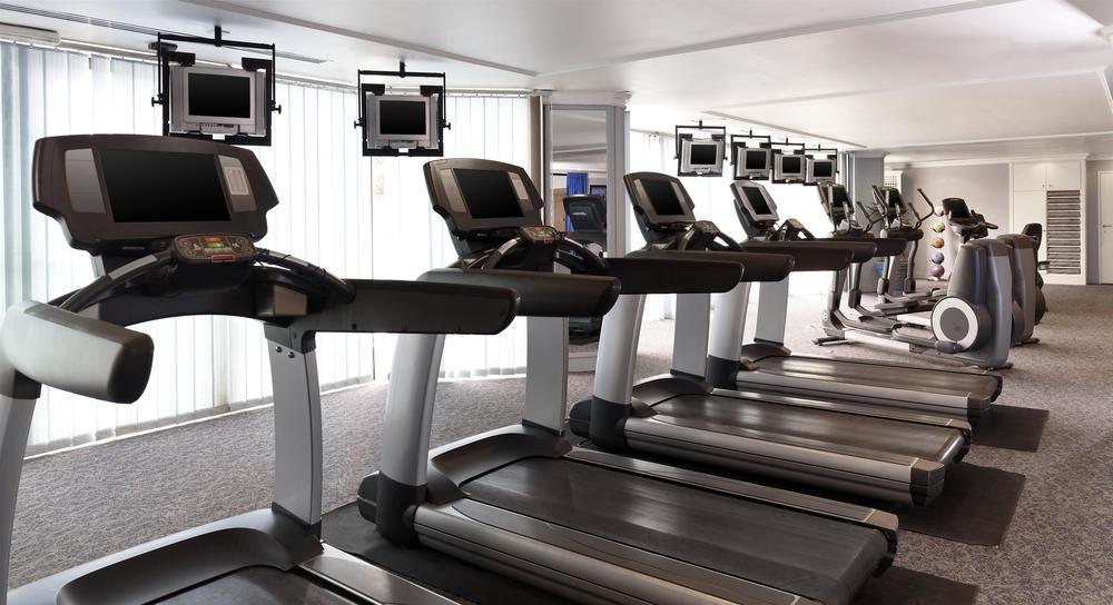 Le Meridien Khobar Bagian luar foto A row of treadmills