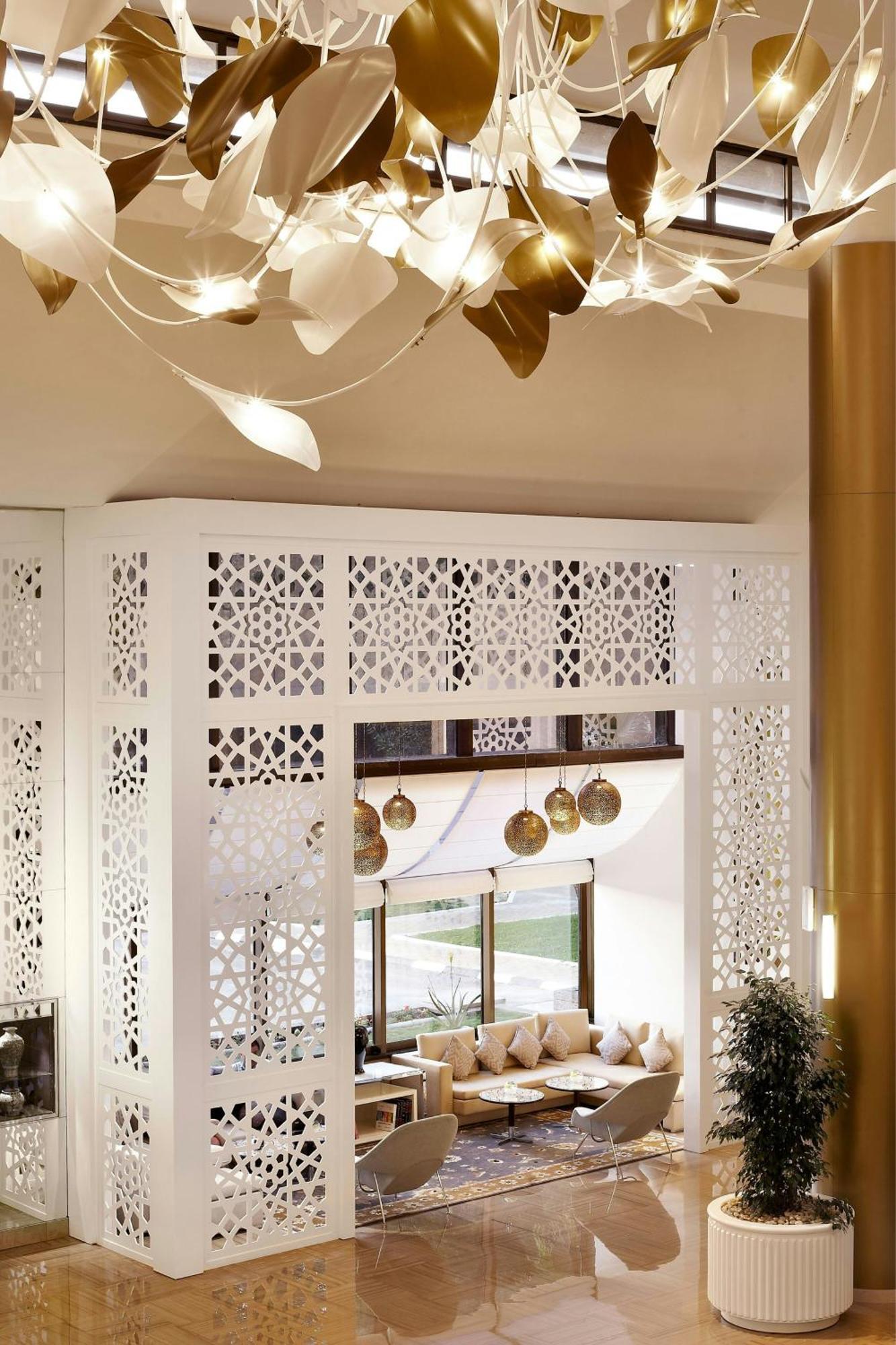 Le Meridien Khobar Bagian luar foto Laser cut wood