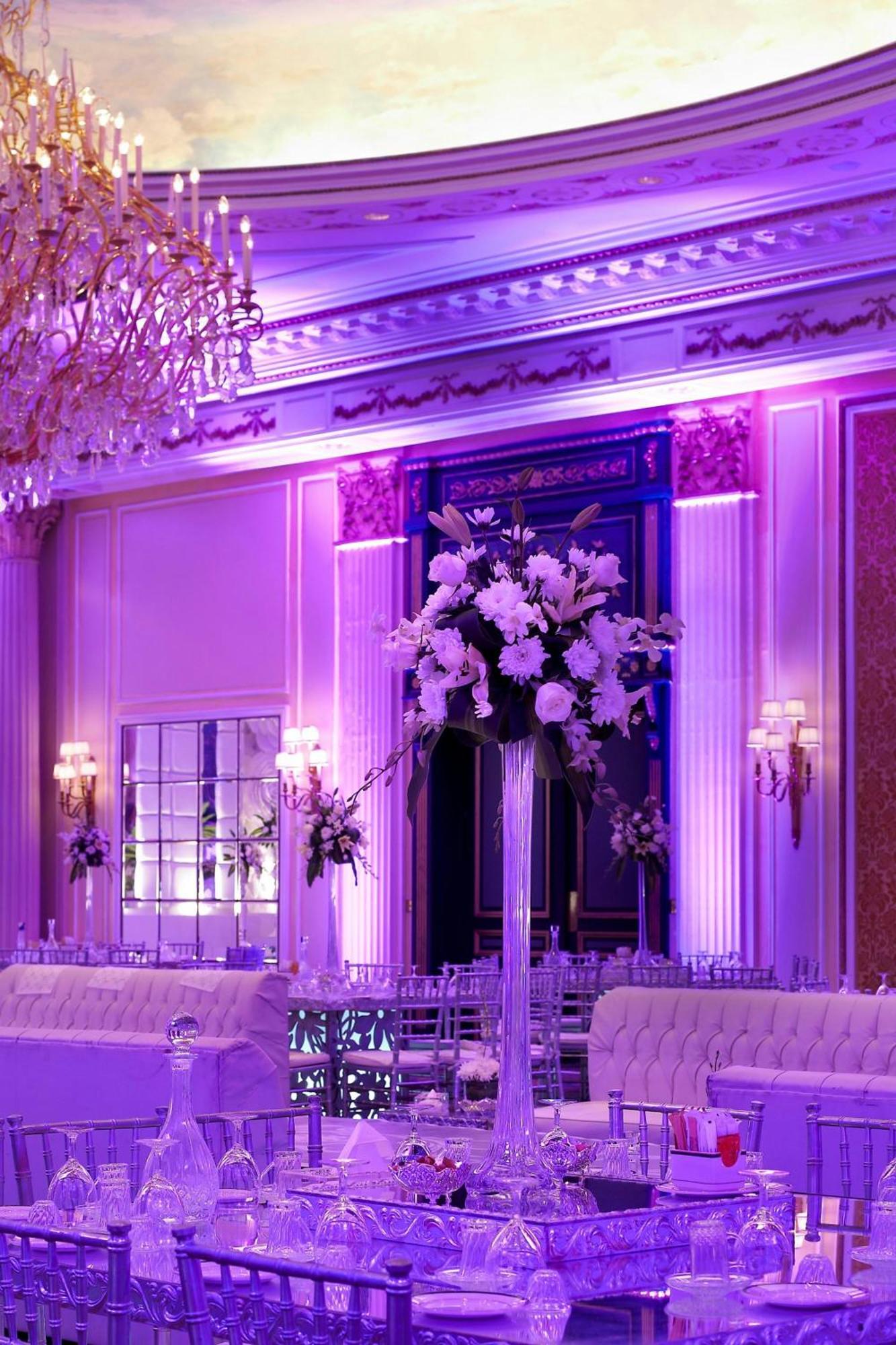Le Meridien Khobar Bagian luar foto The ballroom at the Waldorf Astoria New York