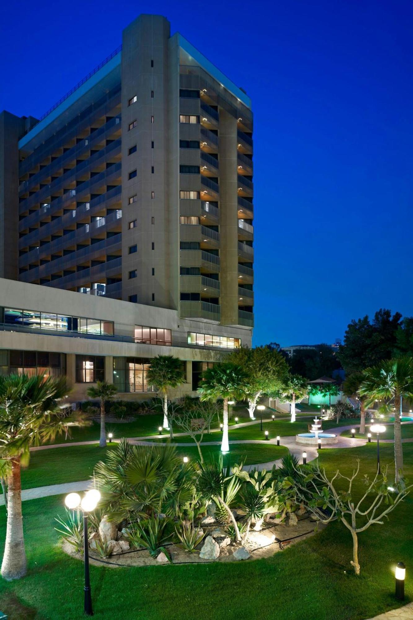 Le Meridien Khobar Bagian luar foto Hilton Athens