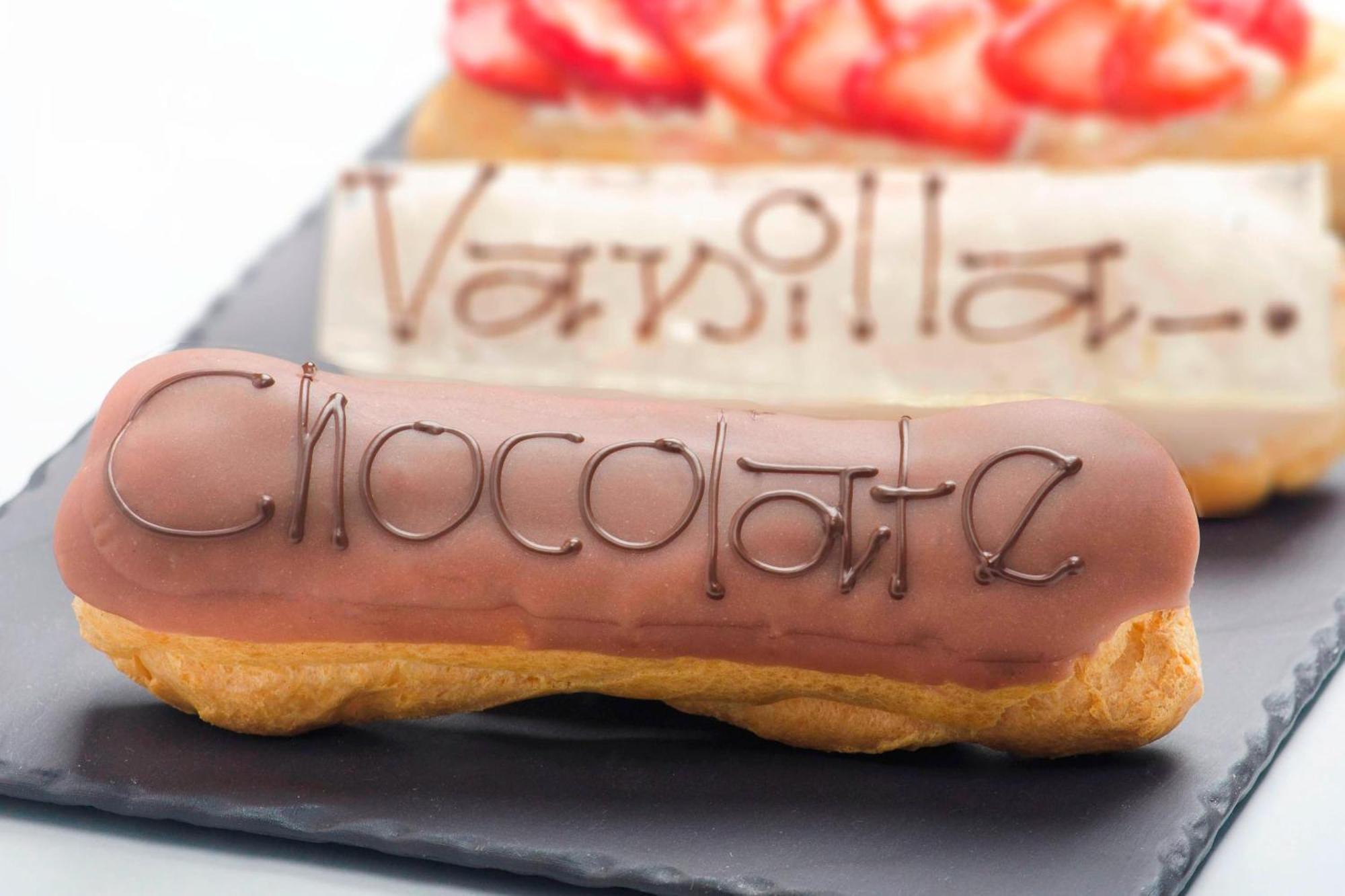 Le Meridien Khobar Bagian luar foto Chocolate eclair
