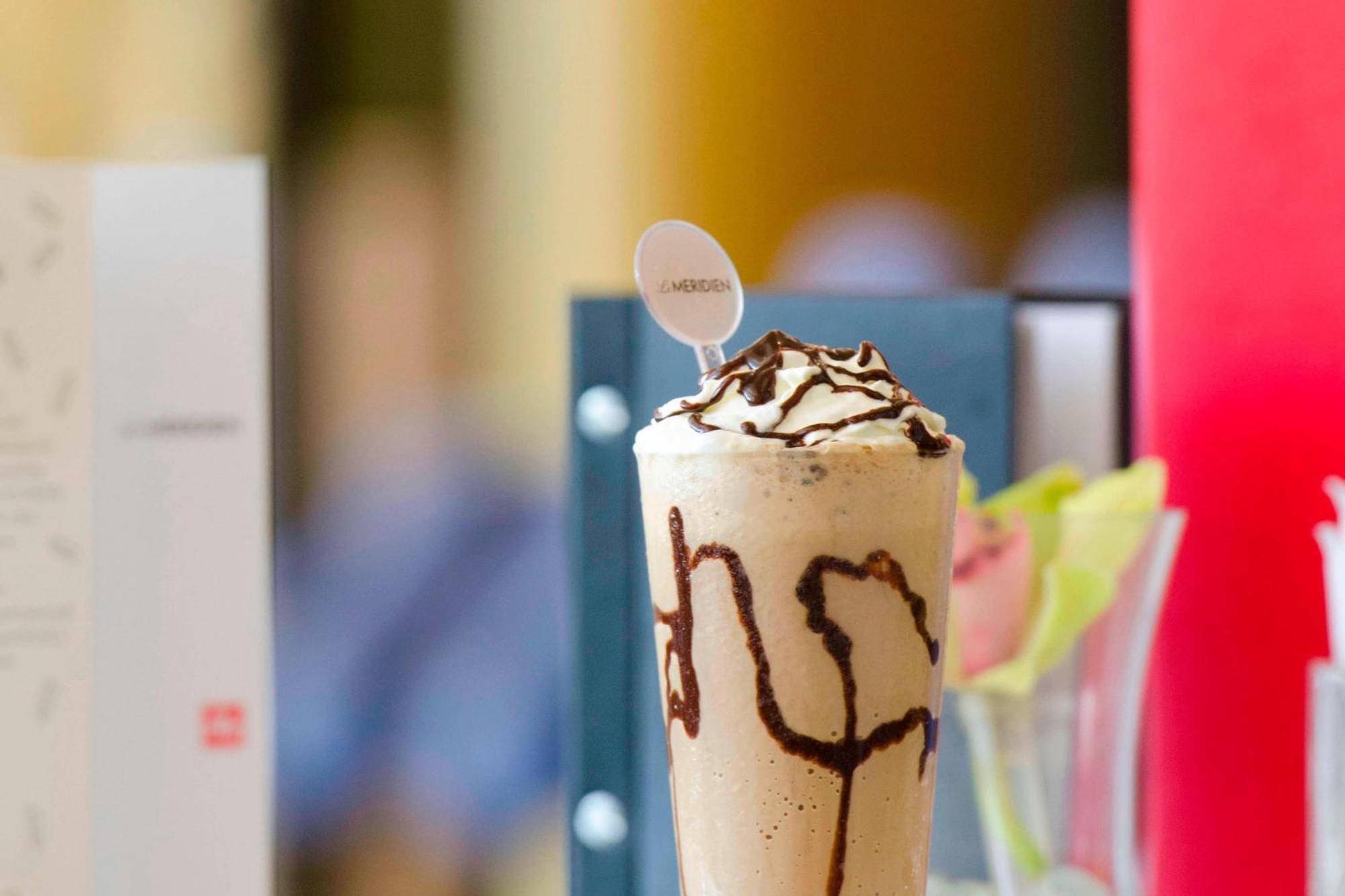 Le Meridien Khobar Bagian luar foto A coffee frappe