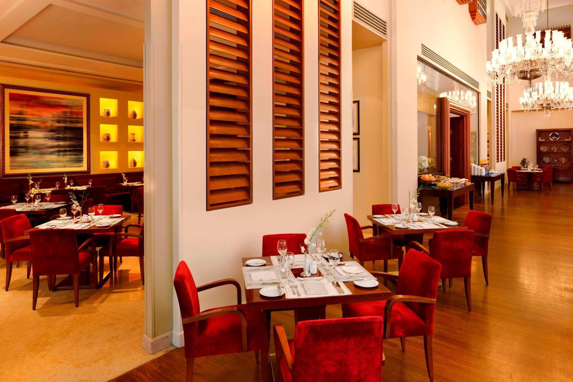 Le Meridien Khobar Bagian luar foto The restaurant